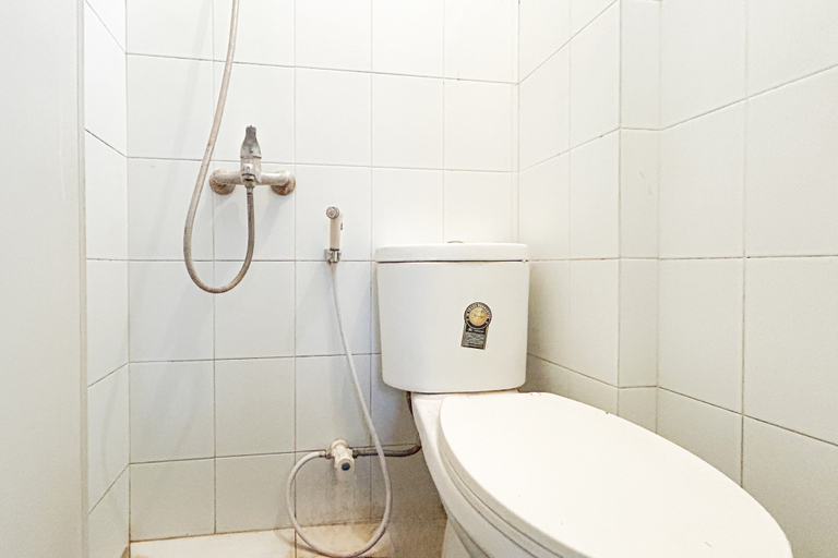 Bathroom 3, Roemah Kemang Syariah Mitra RedDoorz, Tasikmalaya