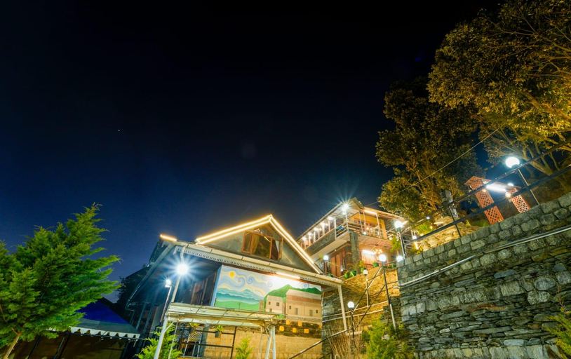 Exterior & Views