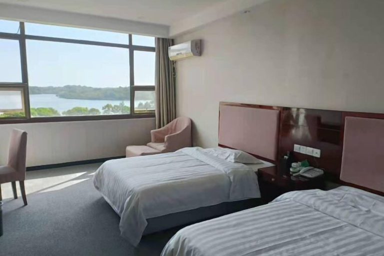 Bedroom 3, Sanhu Holiday Hotel, Xianning