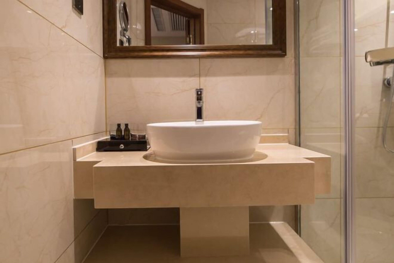 Bathroom 3, Yijiangdong Boutique Hotel., Jilin