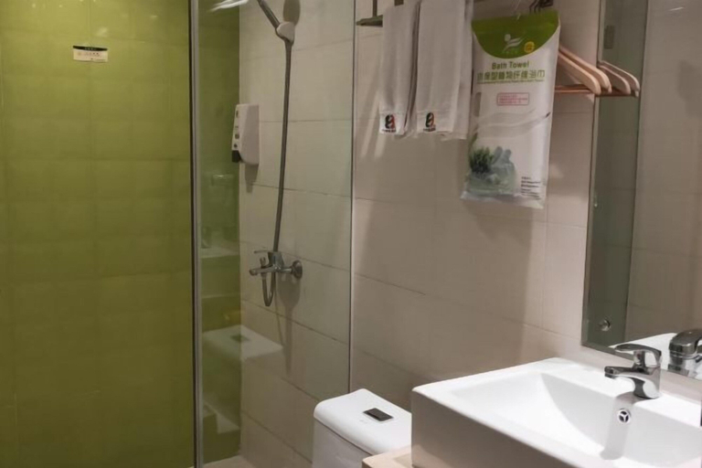 Bathroom 4, 8 Inn (Dongguan Dongkeng), Dongguan