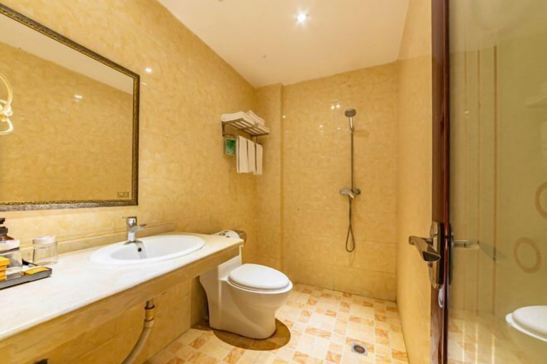 Bathroom 3, Ligang Hotel, Chongqing