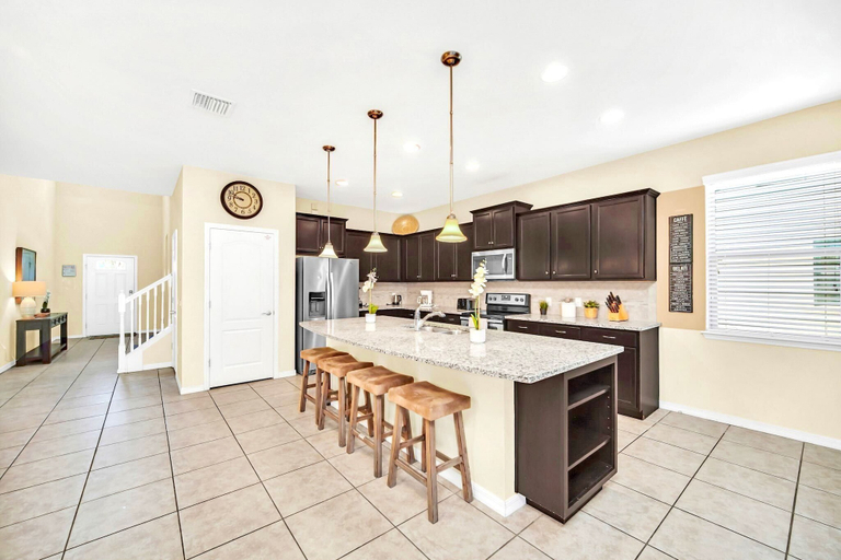 Private kitchen 5, 5BR Windsor Resort Home 15min Disney, Osceola