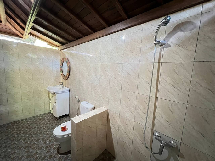 Bathroom 4, Raira Villas Lembongan, Klungkung