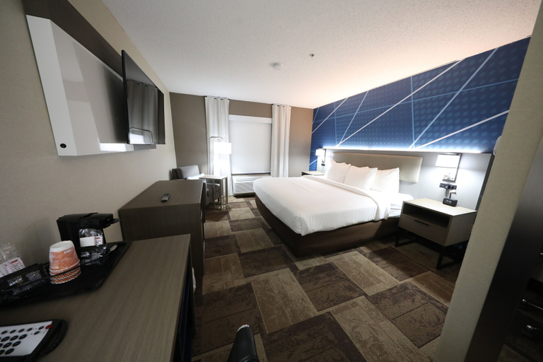 Bedroom 4, Comfort Inn & Suites Hutchinson, Reno