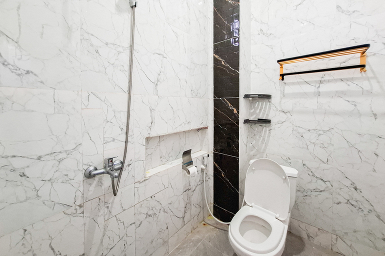 Bathroom 5, Athena Living near Alun Alun Wonogiri RedPartner, Wonogiri
