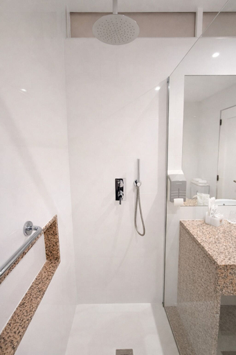 Bathroom 5, Hotel Boa-Vista, Porto