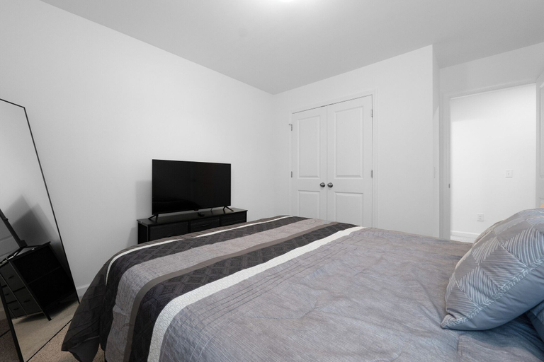 Room 1, Townhome Greensboro 3Bd 2Bth, Guilford