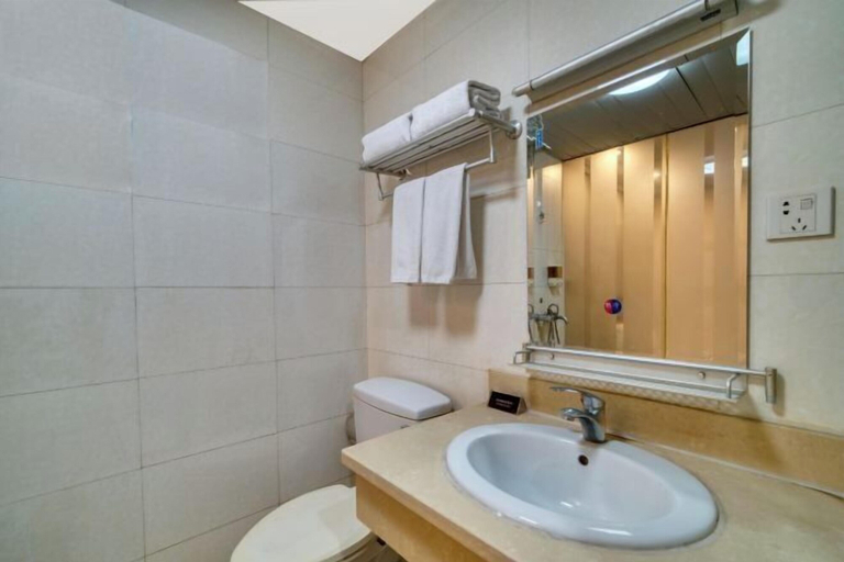 Bathroom 3, Jupu Business Hotel, Shanghai