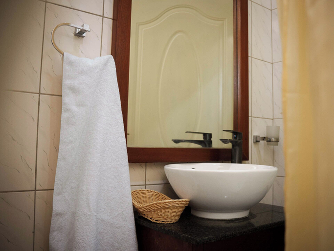 Bathroom 3, QUALITY INN HOTEL KIGALI, Kicukiro