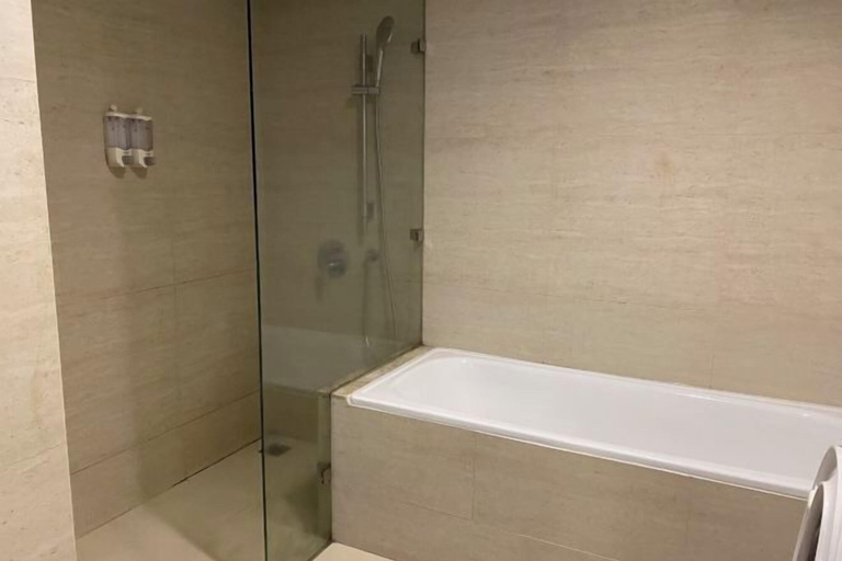 Bathroom 5, Comfort and Luxury Private Room at Goldcoast PIK, Jakarta Utara