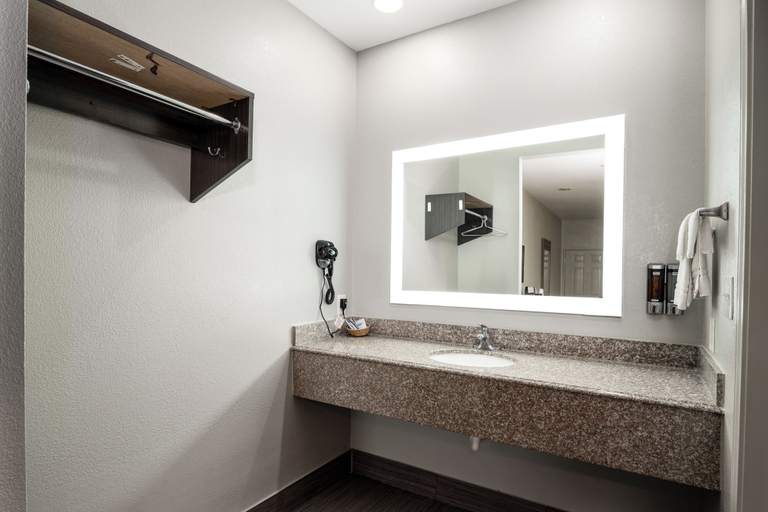 Bathroom 4, Moonlight Suites - Houston George Bush Intl Airport, Houston