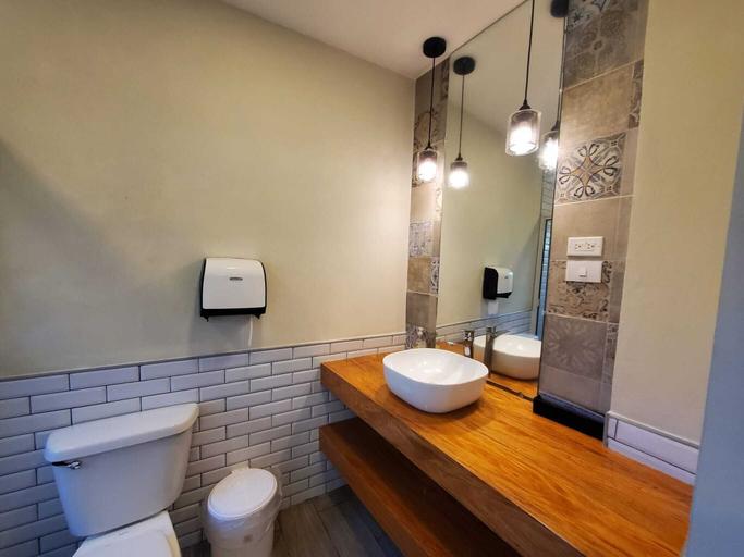 Bathroom 3, Bed & Breakfast by the sea, Tamanique