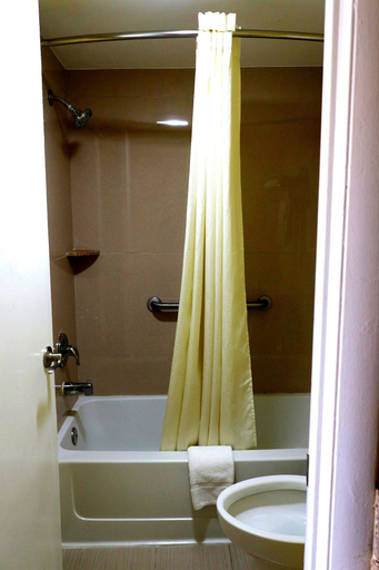 Bathroom 3, Elkton Lodge - Newark - Elkton - University Gateway, Cecil