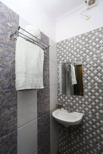 Bathroom, Hotel Ganges Park, Hardwar
