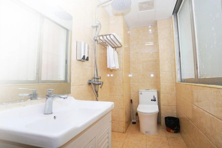 Bathroom 3, Xinyi Holiday Hotel(Guilin High Speed Railway North Station), Guilin