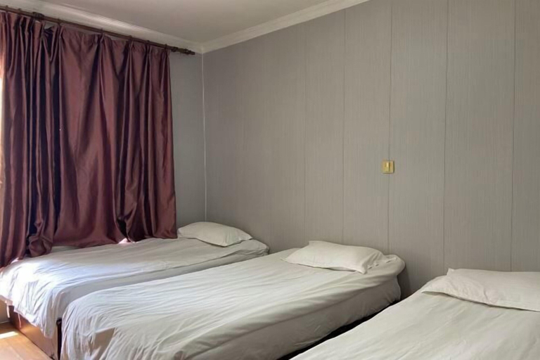 Bedroom 3, Xinjiyuan Hostel, Shanghai
