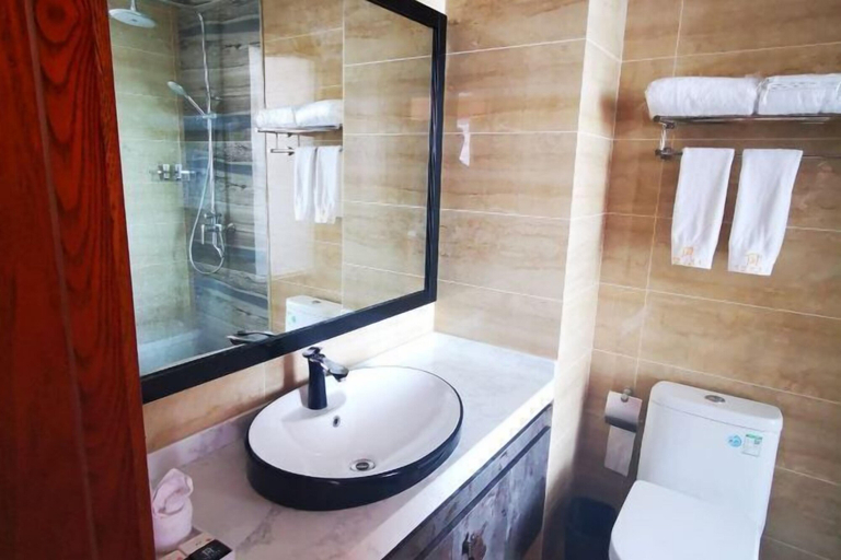 Bathroom 2, Liangzhou Hotel, Qujing