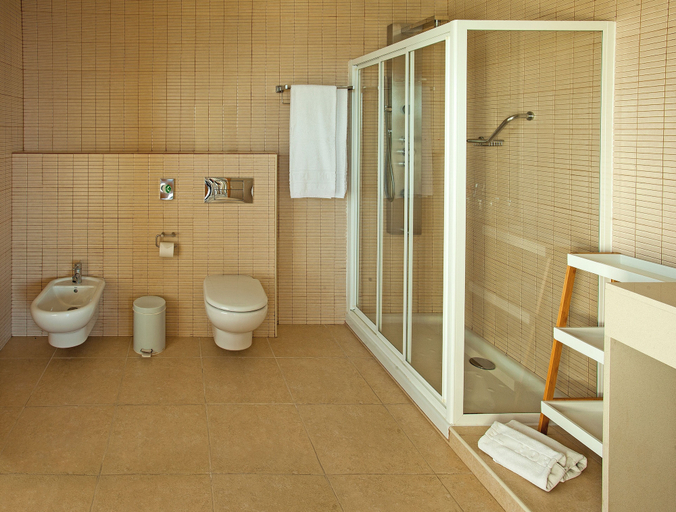 Bathroom 4, Hotel Horitzó by Pierre & Vacances, Girona