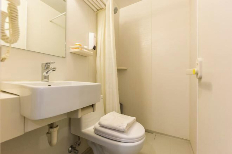 Bathroom 3, Rest Hotel (Lanzhou railway station store), Lanzhou