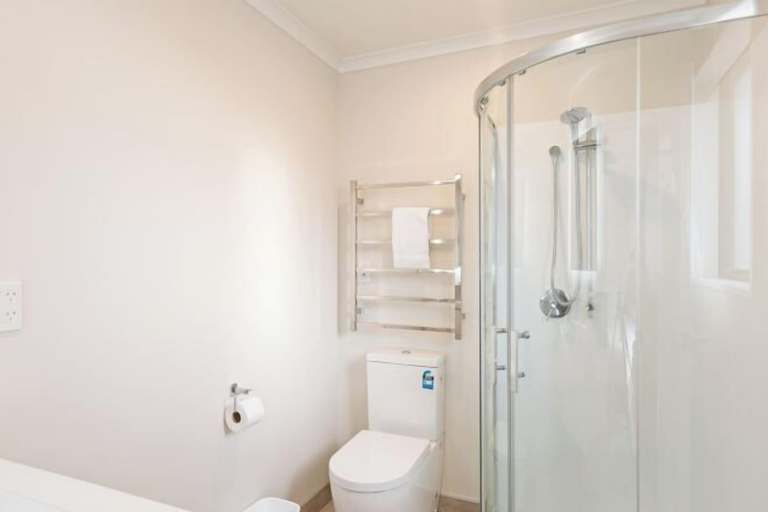 Bathroom 4, Snow Pine Apartment, Mackenzie