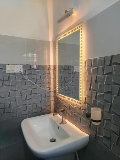 Bathroom 5, Harbour Bay Anex, Tangalle