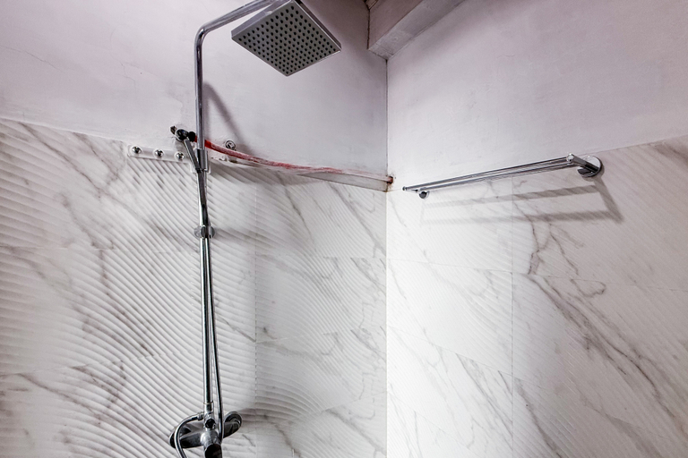 Bathroom 4, RedDoorz @ Surabaya Ressort Aek Rangat Samosir, Samosir