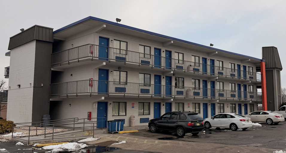 Exterior 4, Value Extended Stay, Burlington