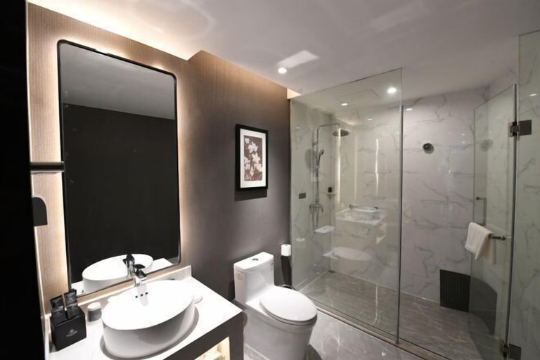 Bathroom 4, Magnotel (Qinzhou Bay Square east railstation hotel), Qinzhou