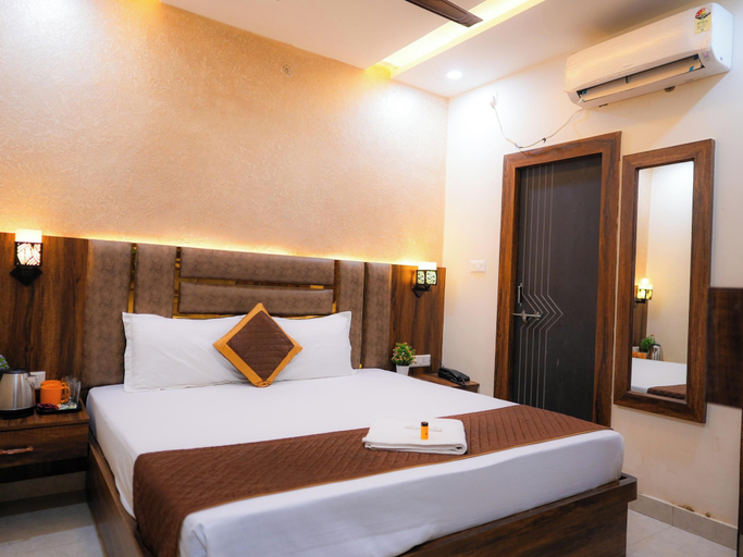 Room 3, Shree Hari Kunj, Varanasi