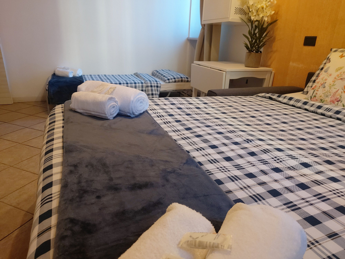 Bedroom 4, Palazzo Ponte Pietra, Verona