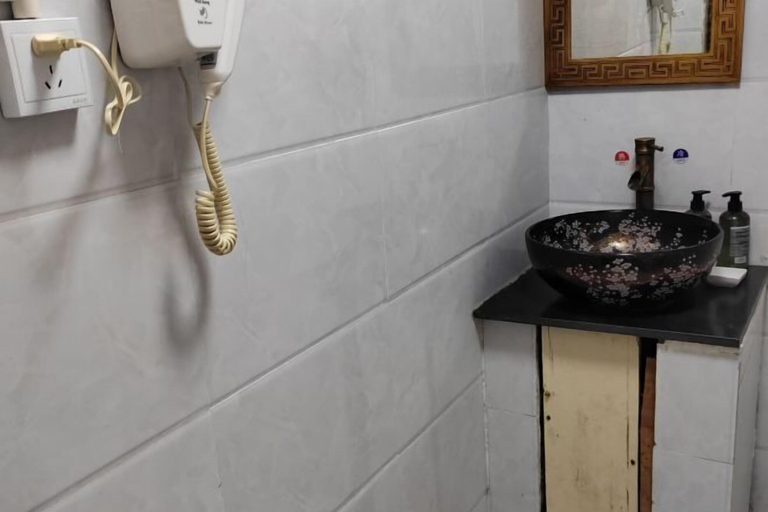 Bathroom 5, Shangri-La Yunjianjuju, Dêqên Tibetan