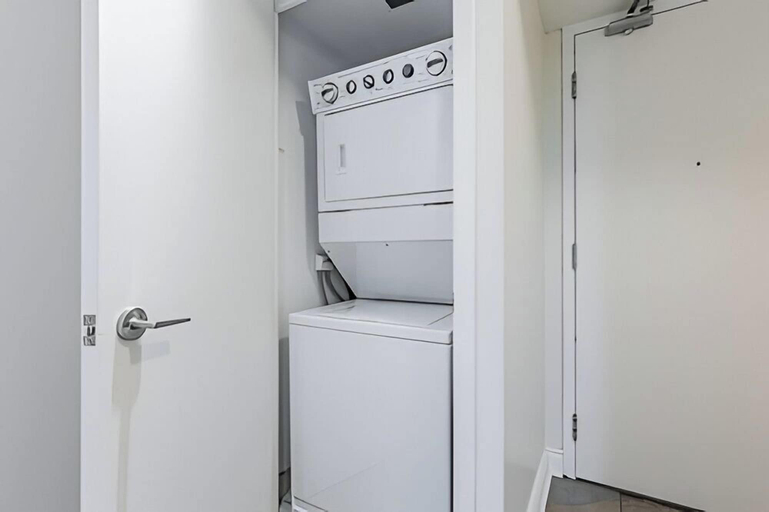 Bathroom 5, RS Suites - Fort York, Toronto