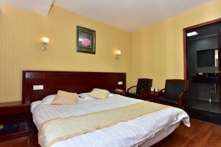 Bedroom 4, XINYUN BUSINESS HOTEL, Zhoushan