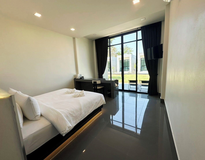 Room 2, Pearlix Koh Mook, Kantrang