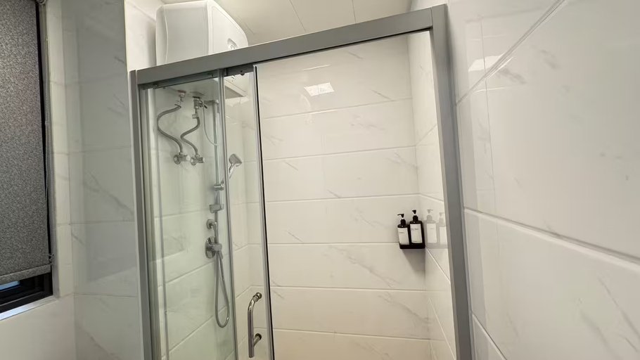Bathroom 2, Sky House BSD Tower Jervois J132B by Betah Banget, Tangerang Selatan