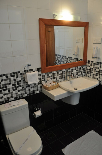 Bathroom, Amaara Sky Hotel, K.F.G. & G. Korale