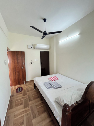Room 2, Raha Rooms, Tiruvannamalai