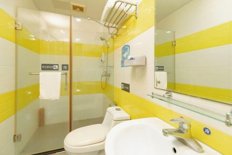 Bathroom 3, 7 Days Hotel (Jiangmen Qimingli 33 Hui Street Branch), Jiangmen