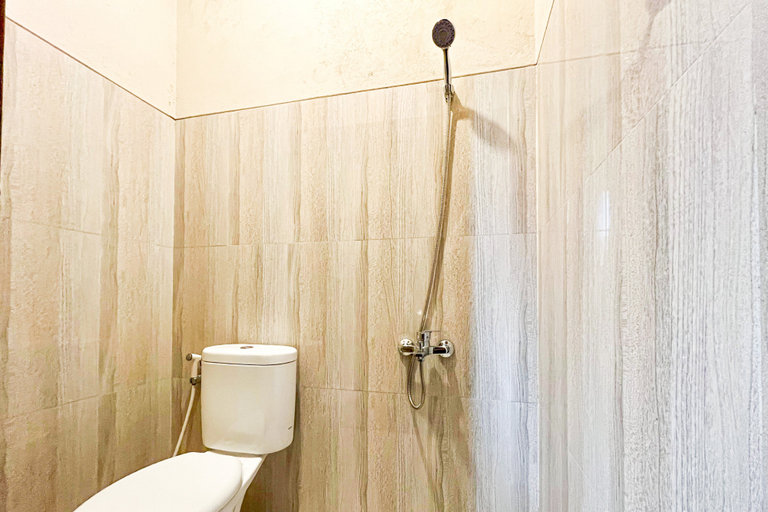 Bathroom 5, Mangu Living near Bandara Adi Soemarmo Solo RedPartner, Boyolali