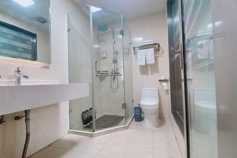 Bathroom 4, Super 8 Hotel (Huaiyuan Yudu Avenue), Bengbu