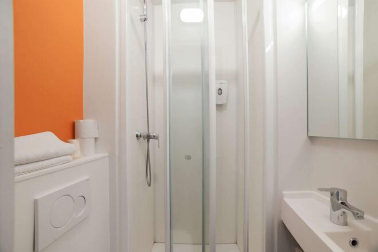 Bathroom 5, Premiere Classe Paris Nord - Sarcelles, Val-d'Oise