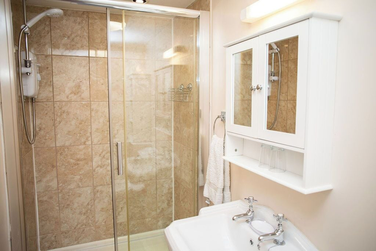 Bathroom 5, Ty Mawr, Ceredigion