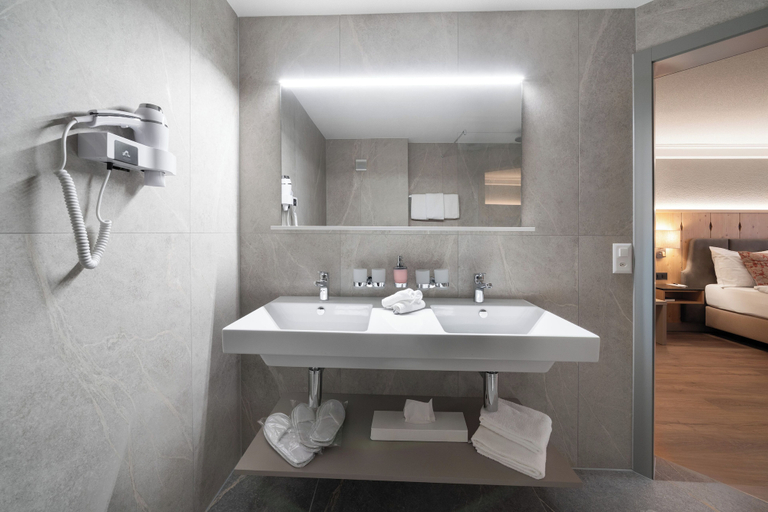 Bathroom 4, Grindelwalderhof, Interlaken