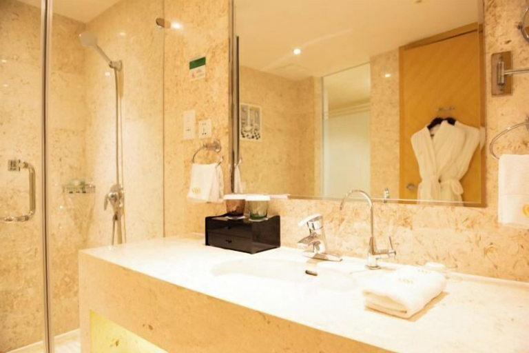 Bathroom 4, Yixing Grand Hotel, Wuxi