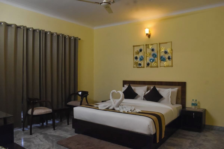 Room 1, Pinewood Manor Kasauli, Solan