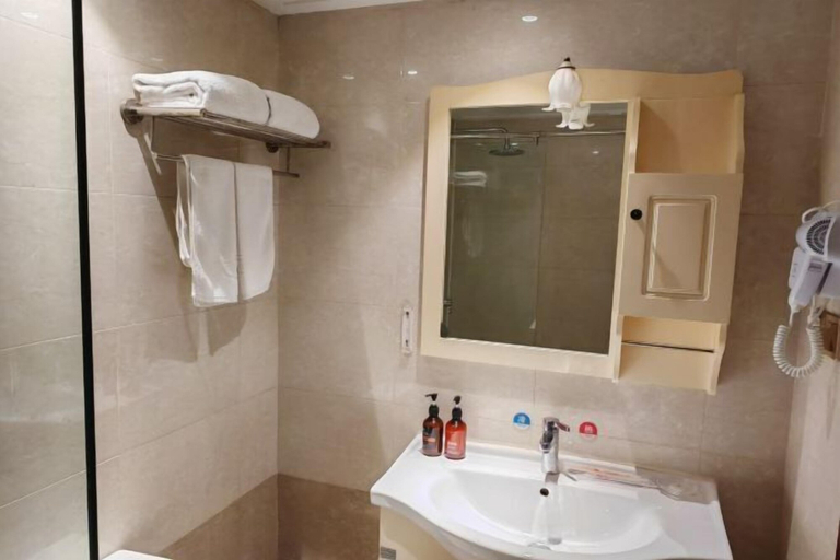 Bathroom 3, Xinhua Hotel (Taiyuan Railway Station), Taiyuan