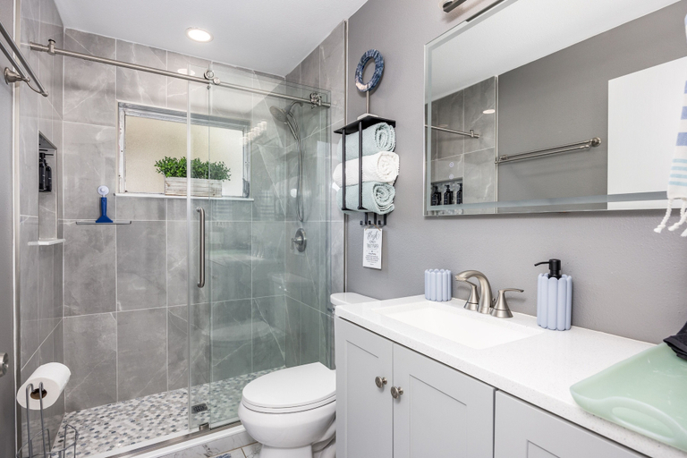 Bathroom 2, Sunny Urban Escape 3 Bedroom Home, Sarasota