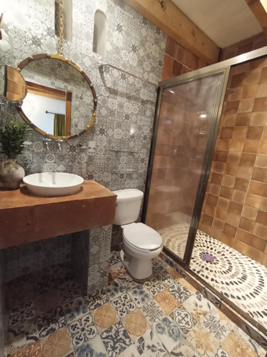 Bathroom 3, Alborada Bernal, Ezequiel Montes
