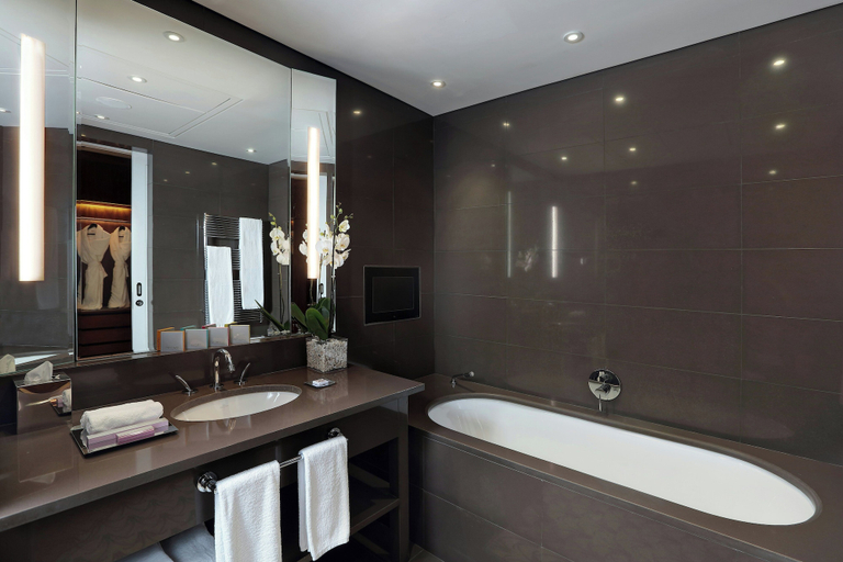 Bathroom 5, Le Gray, Beirut
